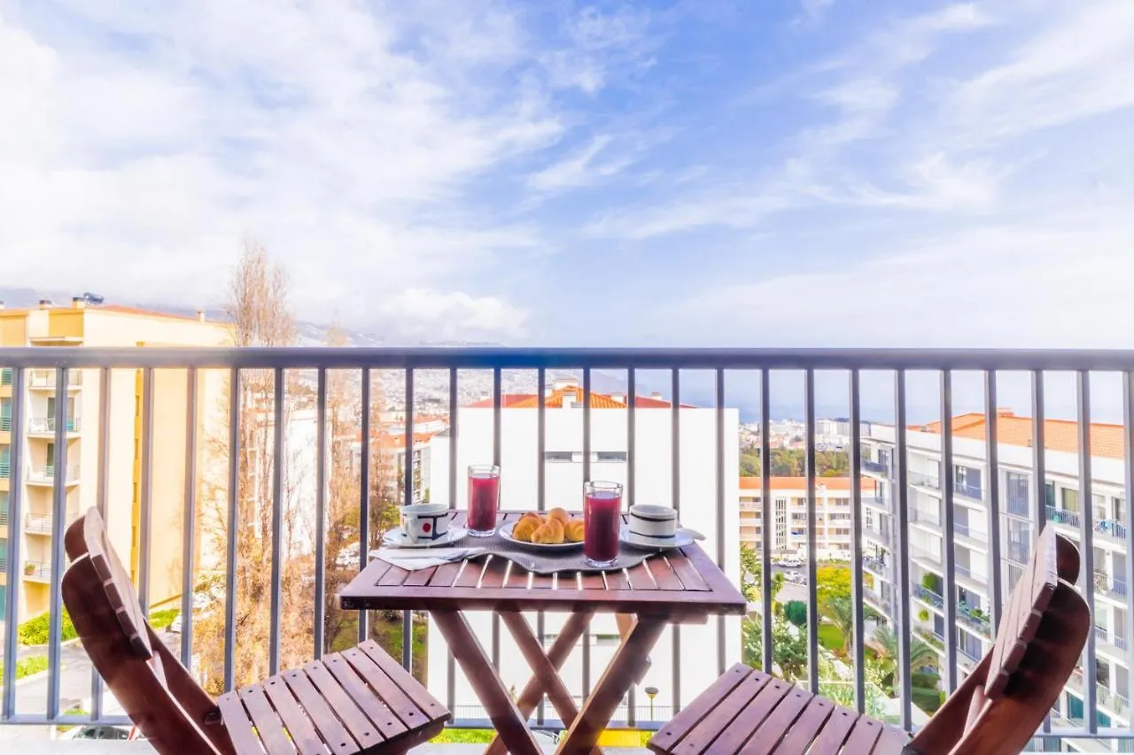 Lulina Two Bedroom By Alma Holiday Rentals location